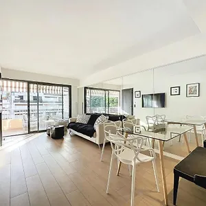 3p Between Croisette Beaches And Antibes Street Apartment Cannes