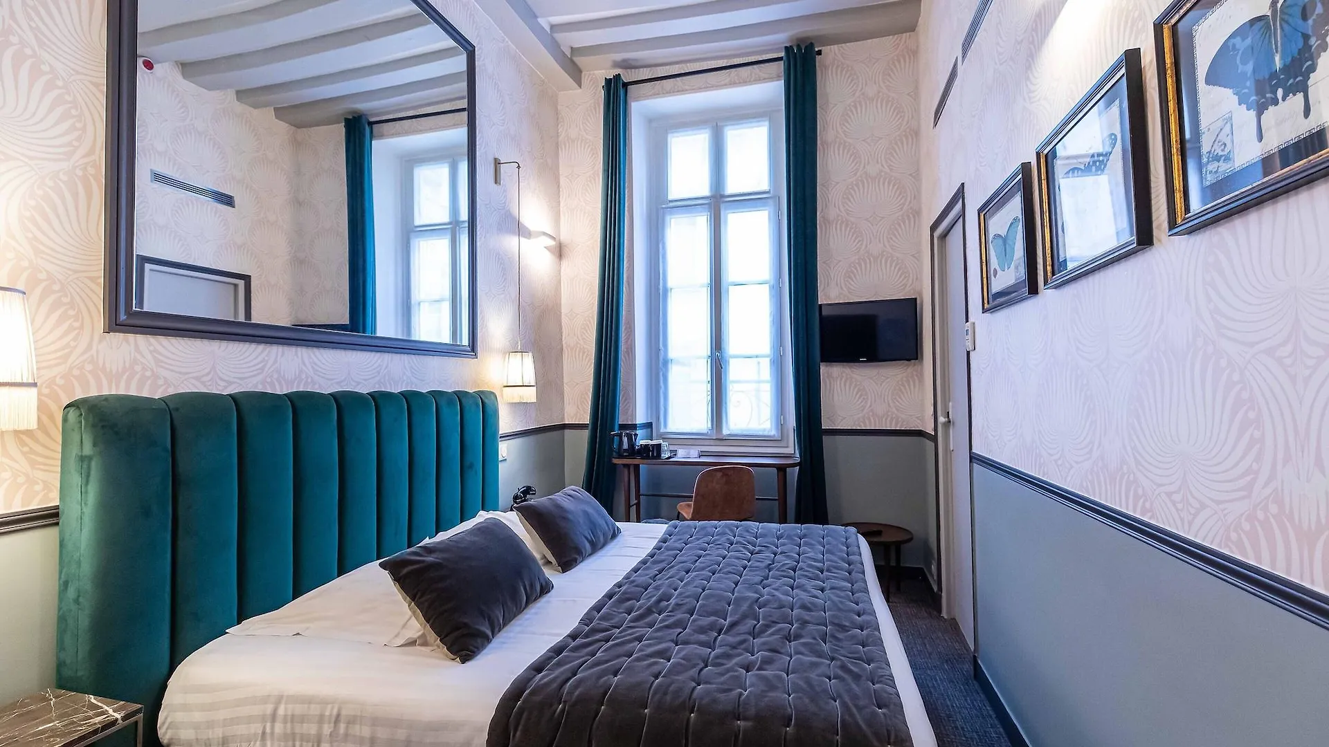 ***  Dauphine Saint Germain Hotel Paris France